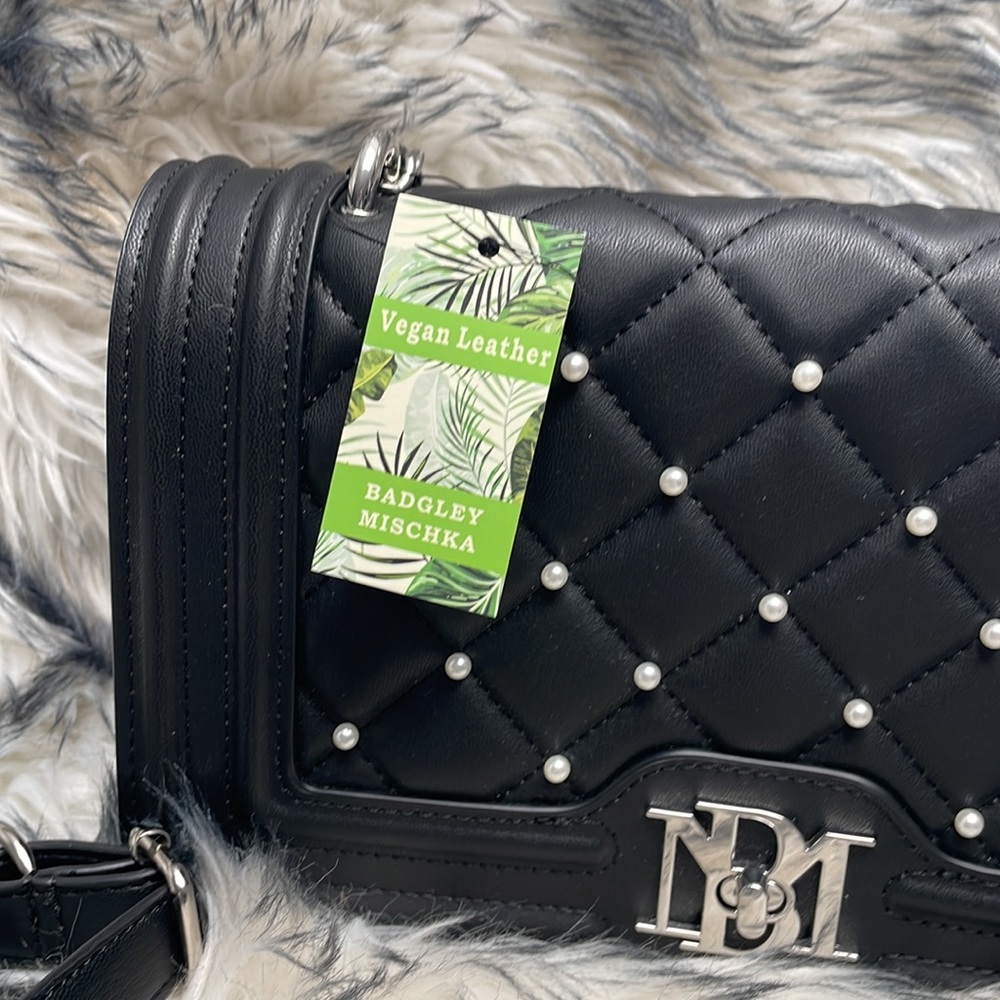 Badgley Mischka Black Letter Lock Crossbody with Bombe and Pearls. NWT - Picture 2 of 9